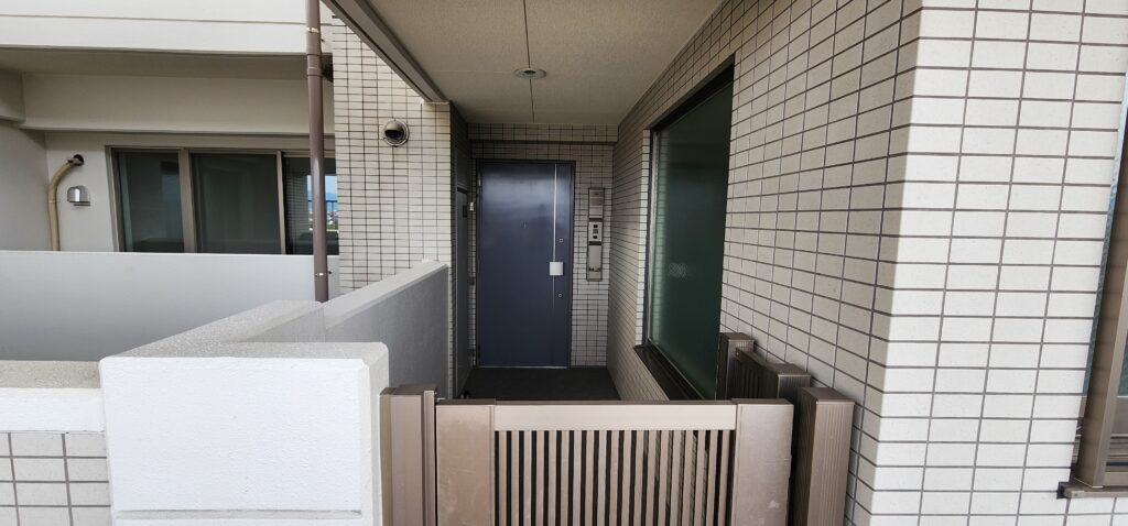 (玄関)