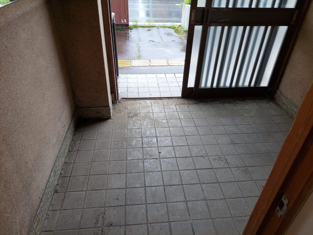 (玄関)